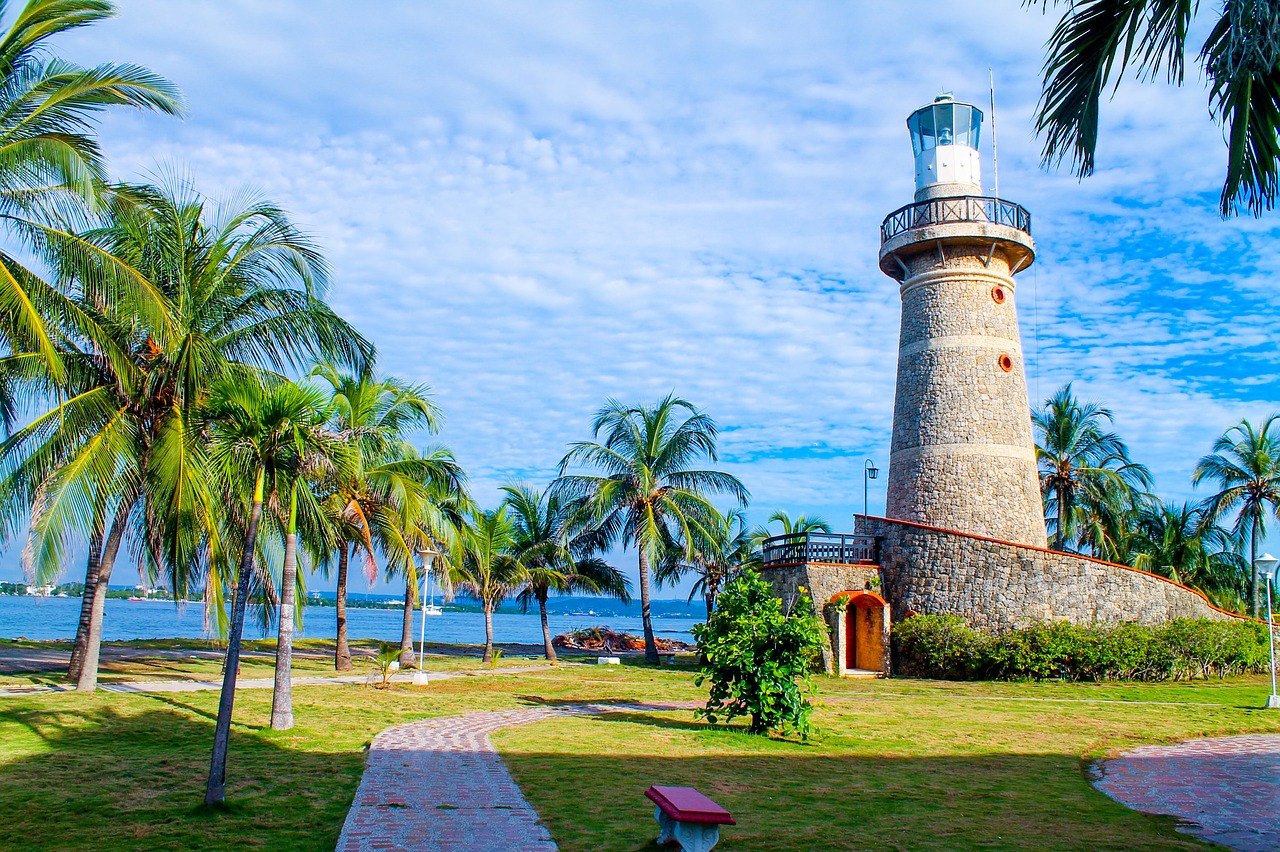 Lighthouse Cartagena Colombia Blue  - ECproduction / Pixabay
