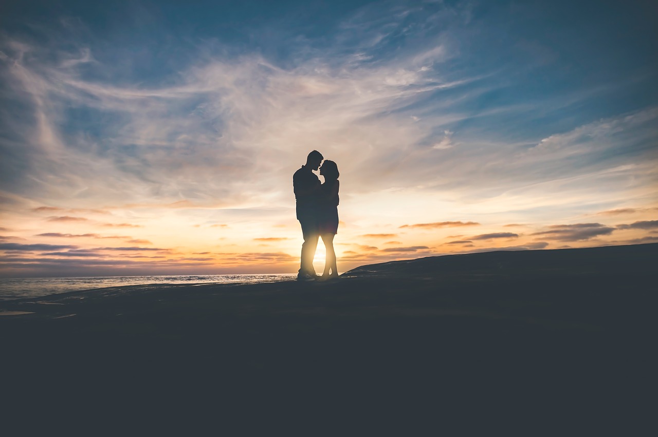 People Couple Kiss Love Dark  - StockSnap / Pixabay