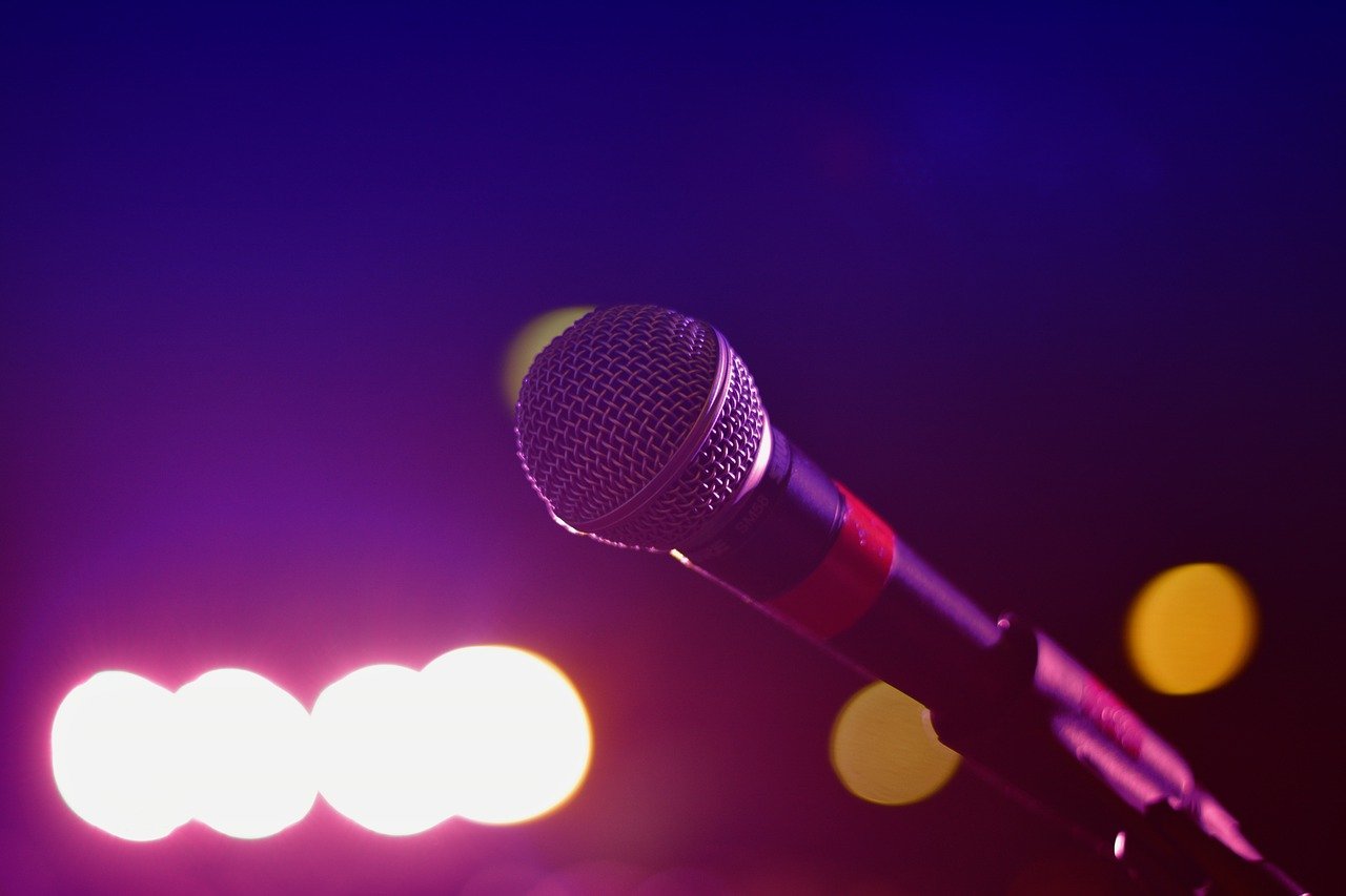 Audio Microphone Bokeh Lights  - Pexels / Pixabay