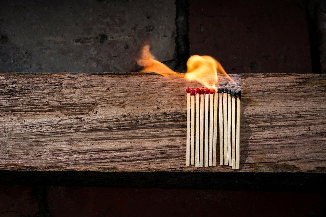 Flame Matchsticks Match  - raedon / Pixabay