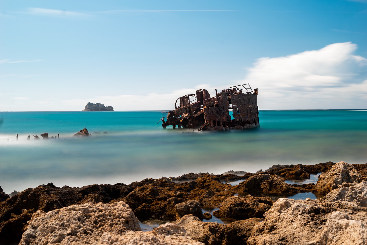Shipwreck Crete Greece Seascape  - ERROR_420 / Pixabay