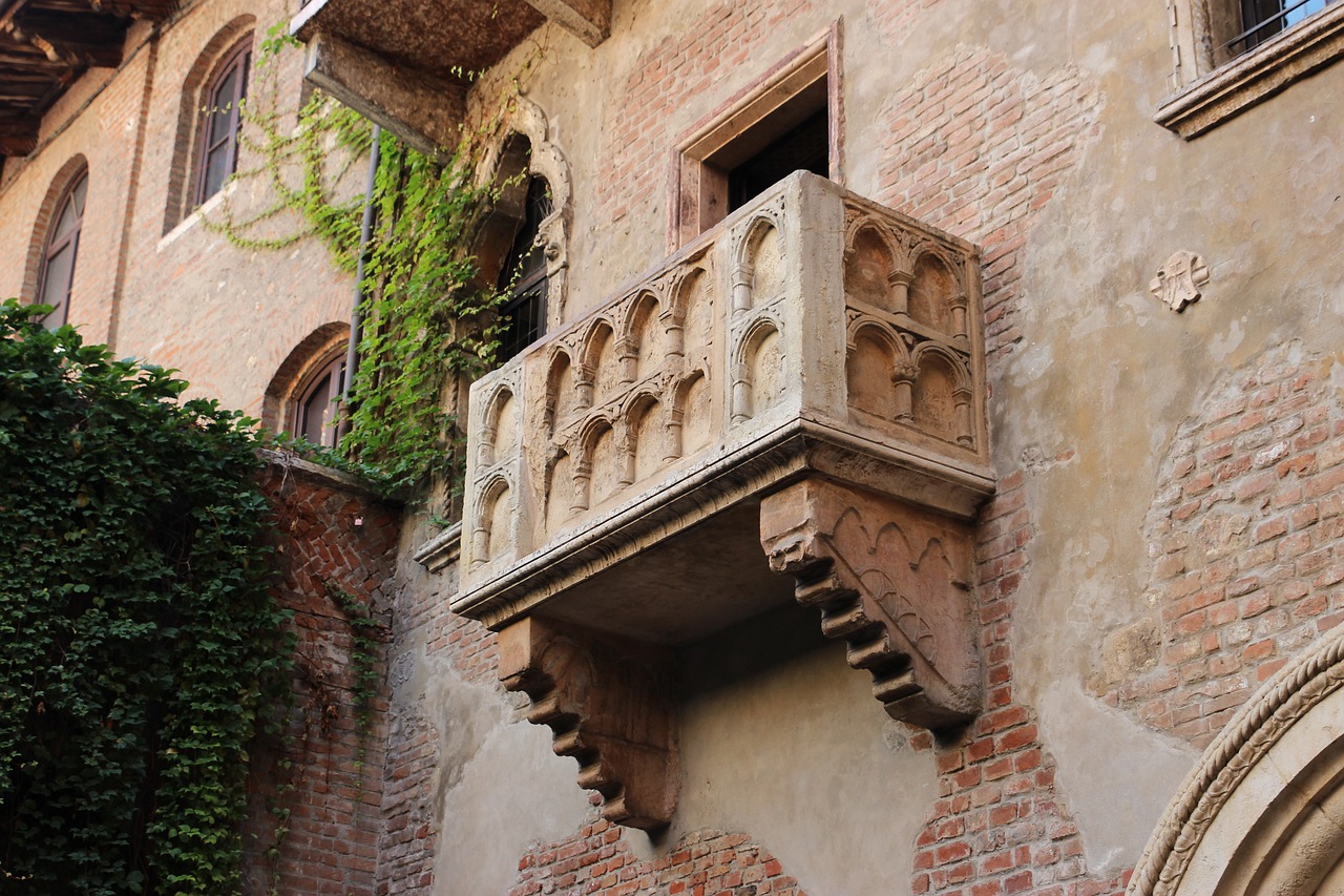 Balcony Verona Veneto Italy  - Samueles / Pixabay