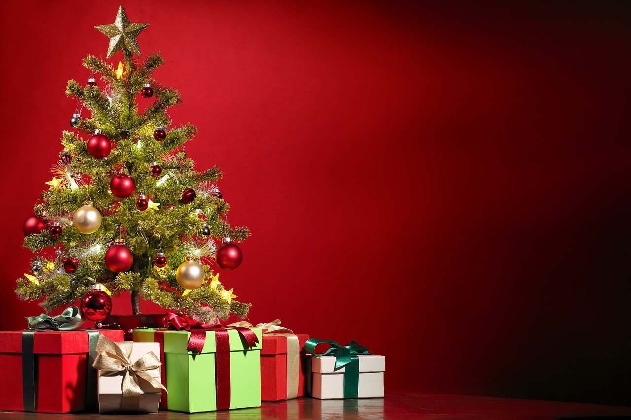 Christmas Christmas Tree Presents  - Pexels / Pixabay