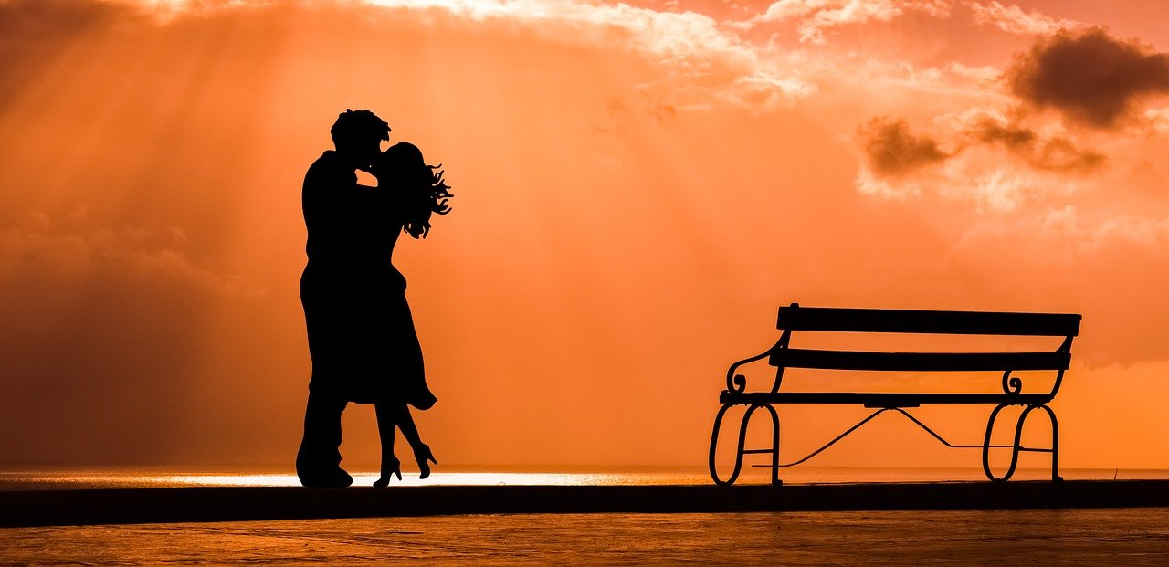 Couple Romance Love Kiss Lovers  - dimitrisvetsikas1969 / Pixabay