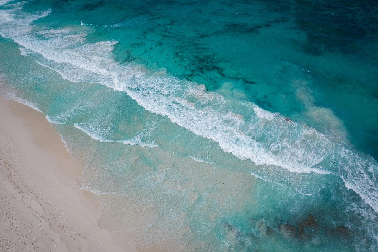 Sea Ocean Beach Aerial View Summer  - Udayjot / Pixabay